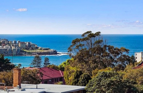 Bondi Apartment | Experience Bondi Beach as your Backdrop