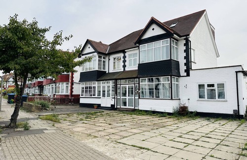 Wembley Central House | Experience Grand Living 5bed/4bath Wembley Stadium