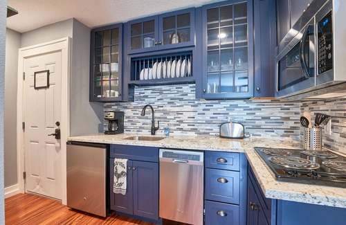 Newberg Apartment | Experience historic Newberg at Yamhill Flats: Suite 2