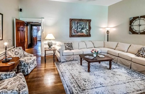 Tazewell House | Experience history in the Etta V