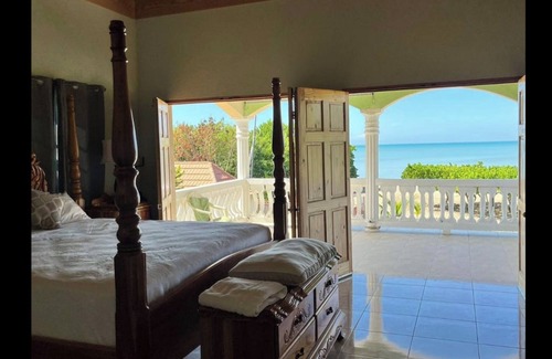 Lacovia Villa | Experience the natural unspoiled beauty of Black River w/ your own beach & pool