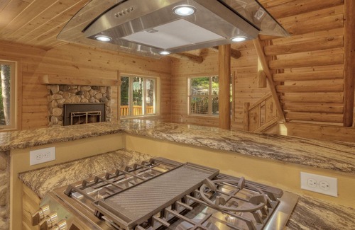 Enumclaw Cabin | Experience LOG HOME near Crystal Mountain skiing and Rainer Nat'l Park with spa