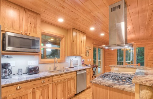 Enumclaw Cabin | Experience LOG HOME near Crystal Mountain skiing and Rainer Nat'l Park with spa