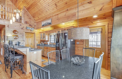 Lynn Cabin | Experience Luxury at The Sanctuary in Hendersonville