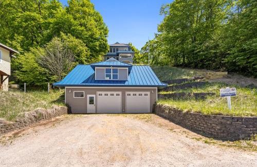 Port Sheldon House | Experience luxury at Lakefront Villa