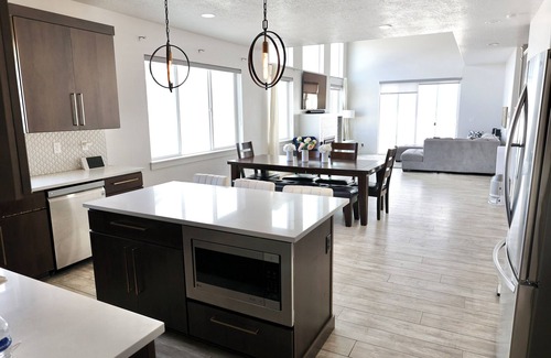 Lehi House | "Experience Luxury Living in Our 5-Bedroom Oasis with Premium Amenities"n