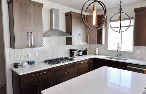Lehi House | "Experience Luxury Living in Our 5-Bedroom Oasis with Premium Amenities"n