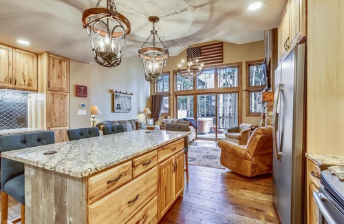 Warrior's Mark House | Experience mountain living at its finest in Village Point 109, with private hot tub.