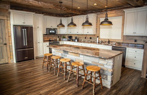 Gatlinburg Cabin | Experience Panoramic Views of the Smokies Updated September Rates! BOOK NOW!