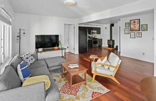 Evergreen House | Experience Ranch living with City views