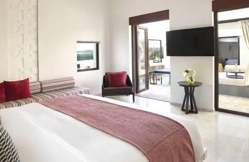 Salalah House | Experience Soothing Moments & Luxury! 2BR Villa w/ Private Pool & Garden view!
