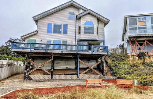 Florence House | Experience Spacious Coastal Living at Seascape - Stunning Views of Heceta Beach