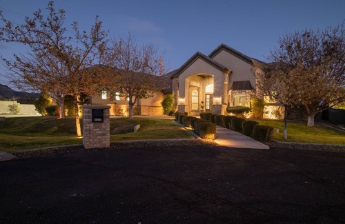 East Mesa House | Experience Stress-Free Living in Mesa's Custom Retreat