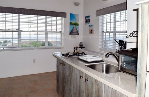 Altona Apartment | Experience Stunning Views and Modern Amenities in Downtown Loft Studio