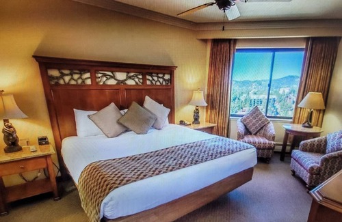 Tahoe Village Resort | Experience Tahoe's Ski Scene at Holiday Inn Club Vacations Tahoe Ridge Resort