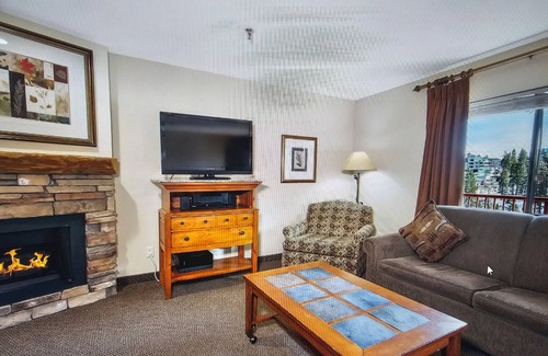 Tahoe Village Resort | Experience Tahoe's Ski Scene at Holiday Inn Club Vacations Tahoe Ridge Resort
