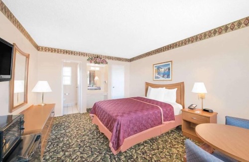 Pecos Hotel | Experience Texas Hospitality in Pecos! W/Seasonal Outdoor Pool, Shuttle Service