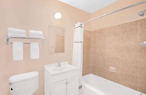 Pecos Hotel | Experience Texas Hospitality in Pecos! W/Seasonal Outdoor Pool, Shuttle Service