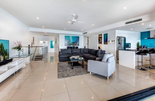 Hamilton Island Villa | Experience the ultimate oceanfront holiday at Villa 5 The Edge on Hamilton Island