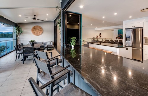 Hamilton Island Villa | Experience the ultimate oceanfront holiday at Villa 5 The Edge on Hamilton Island