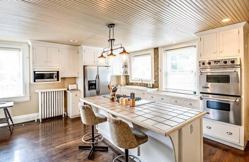 Tazewell House | Experience the luxurious Litz Suite at the historic Litz Mansion in Tazewell, VA