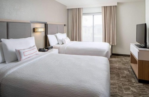 Renton Resort | Experience the PNW! 3 Relaxing Units, Indoor Pool, Near Seattle Aquarium