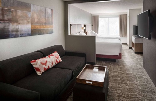 Renton Resort | Experience the PNW! 3 Relaxing Units, Indoor Pool, Near Seattle Aquarium