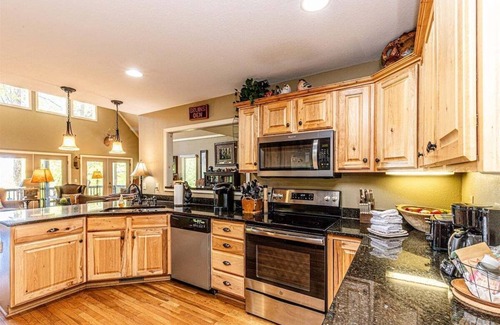 Bryson City Cabin | Experience the serene mountain views at Bruins Den!