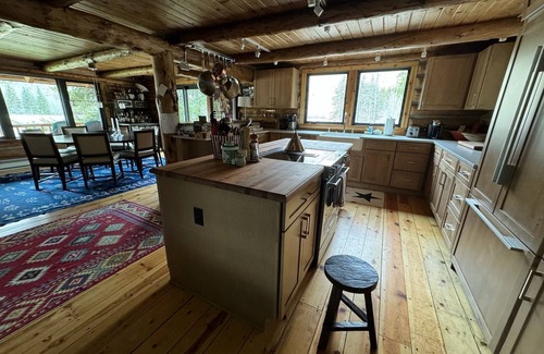 Sun Valley Cabin | Experience the tranquility and magic of Sun Valley at this Board Ranch log cabin