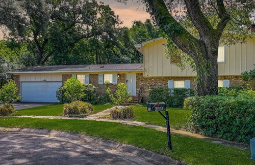 West Pensacola House | Experience the Ultimate Confort & Cozy Family retreat at Devonshire Dreams