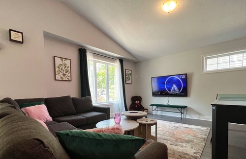 Grand Bend House | Experience the ultimate vacation in downtown Grand Bend at our stunning cottage.