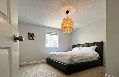 Grand Bend House | Experience the ultimate vacation in downtown Grand Bend at our stunning cottage.