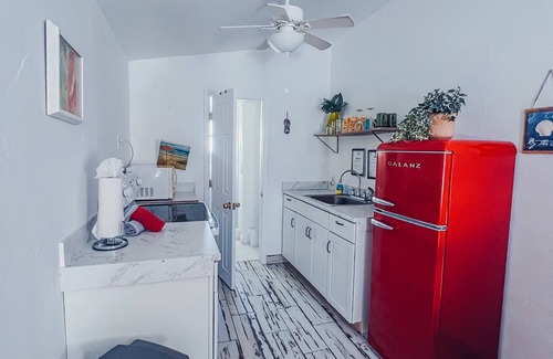 Bradenton Beach Cottage | Experience the passion of hospitality, cleaning, and good location!