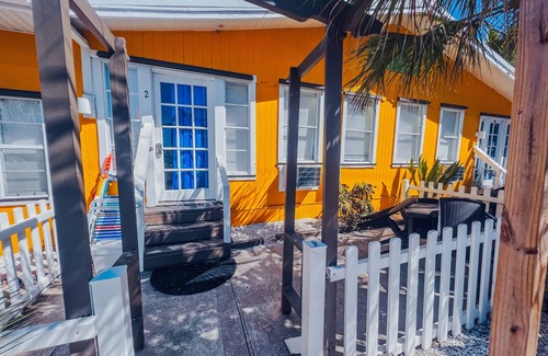 Bradenton Beach Cottage | Experience the passion of hospitality, cleaning, and good location!