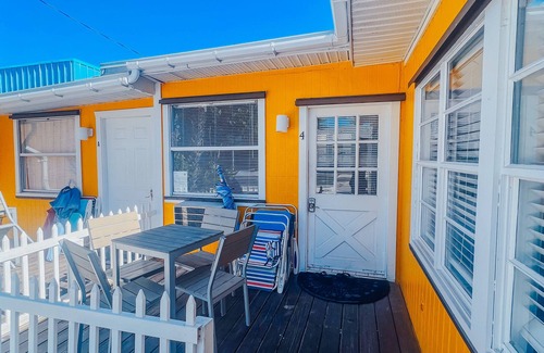 Bradenton Beach Cottage | Experience the passion of hospitality, cleaning, and good location!