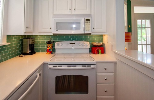 Saint Helena Island Cottage | Experience the Ultimate Beach/Golf Getaway at Firefly Shack - Charming Cottage