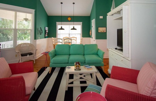 Saint Helena Island Cottage | Experience the Ultimate Beach/Golf Getaway at Firefly Shack - Charming Cottage