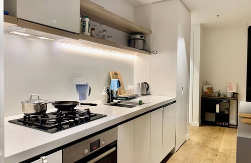 Docklands Apartment | "Experience the vibrant lifestyle next to Marvel Stadium at Docklands Harbour"