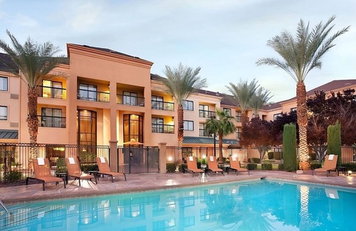 Las Vegas Apartment | Experience the world-famous Las Vegas Strip! W/Pool, Parking Access!
