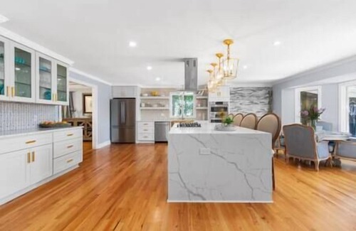 Chesapeake House | Experience Timeless Luxury at Cavalier Manor on a Lake