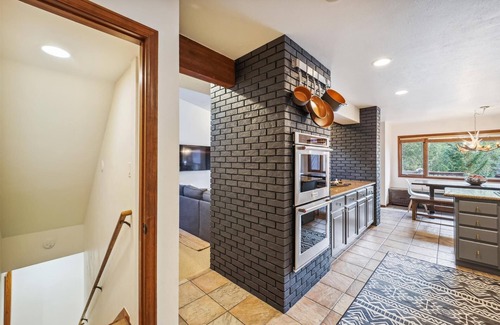 Frisco House | Experience Twins Getaway at Meadow Creek with pool table and hot tub.