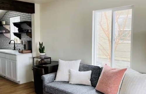 Wenatchee House | Experience Urban Luxury at Its Finest – Rent Your Dream Downtown Oasis Today!