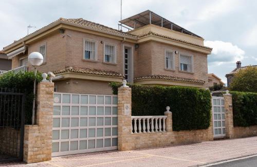 Puig Villa | Experience Valencia Luxury Chalet Puig Val con piscina