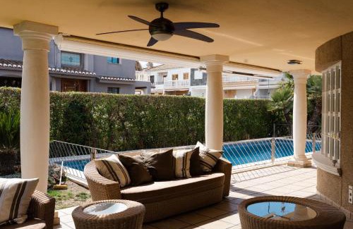 Puig Villa | Experience Valencia Luxury Chalet Puig Val con piscina