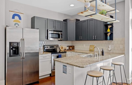 West End Condo | Experience West End - Minutes to Broadway & Restaurants Newly Updated Corner Condo