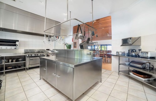 Kingscote House | Experience world-class service at Doyles on the Bay