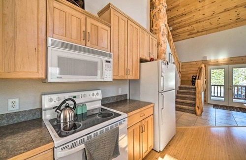 Island Park Cabin | Experience Yellowstone magic, just 27 mins awaynA.C. Sleeps 10+