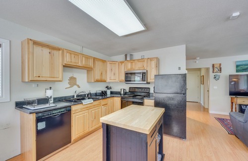 Gateway House | Explore Alaska: Woodsy Home w/Deck in Palmer