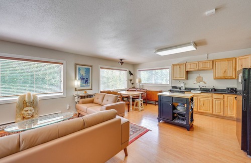 Gateway House | Explore Alaska: Woodsy Home w/Deck in Palmer