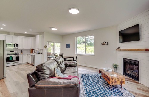 Meadow Lakes Apartment | Explore Alaskas Playground: Modern Wasilla Escape